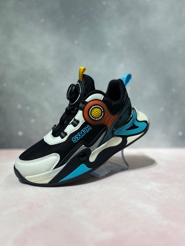 کتونی بچگانه اورجینال وارداتی سفید