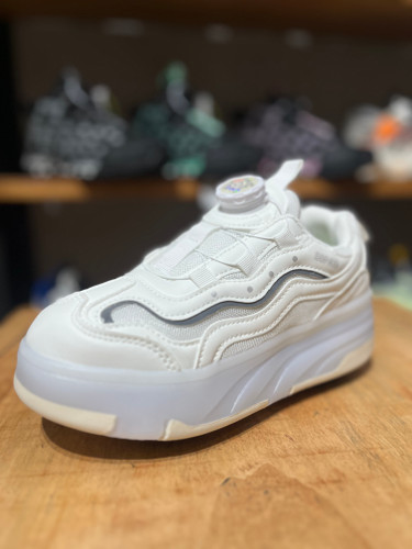 کفش اسکیتی سفید